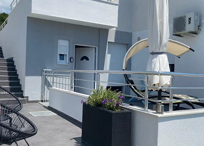 Ada Vis Apartments