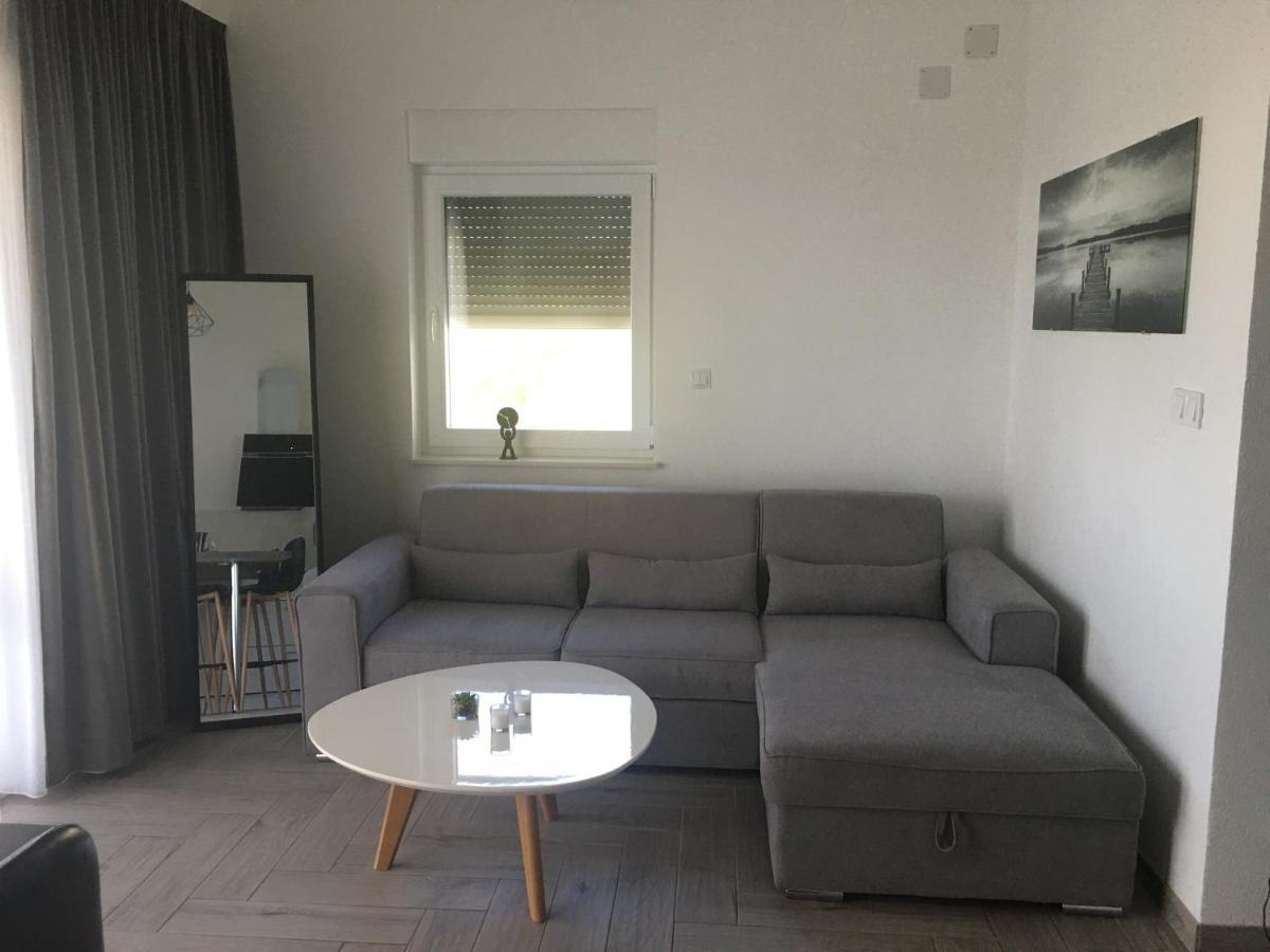 Ada Apartment Vis